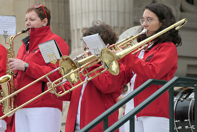 Musicians outside the Grand Palais