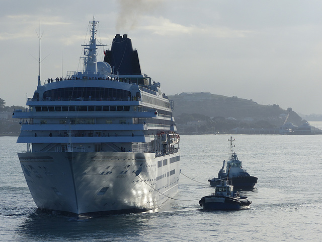 Asuka II arriving at Auckland (5) - 20 February 2015