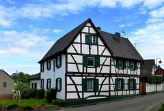 DE - Grafschaft - Fachwerk in Karweiler