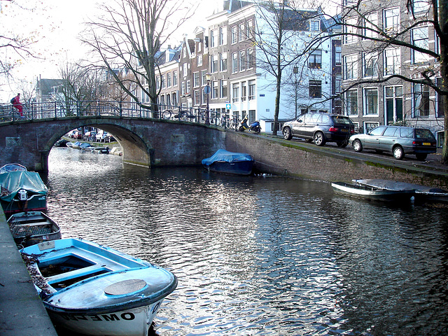 Charmante passerelle sur canal / Footbridge over canal