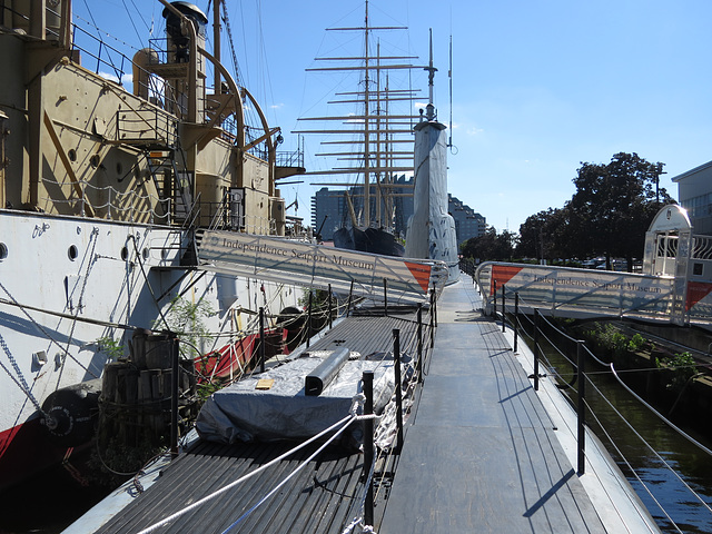 Cruiser USS Olympia & submarine USS Becuna