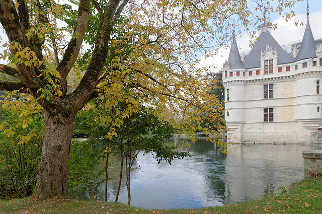Le château et le lac