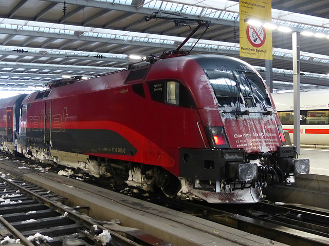 ÖBB/Railjet 1116 208 at München Hbf - 10 January 2019