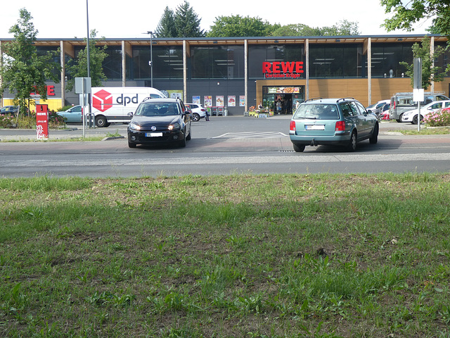 Mahlower Straße in Teltow, in Höhe Neue Wohnstadt