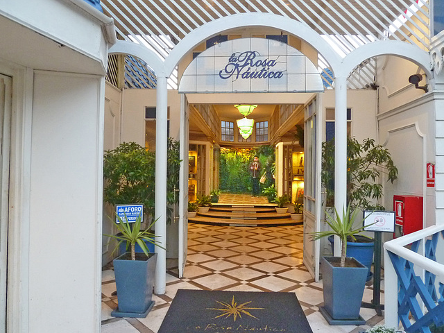 entrance to the Restaurant La Rosa Nautica