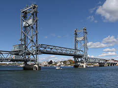 Memorial lifting bridge