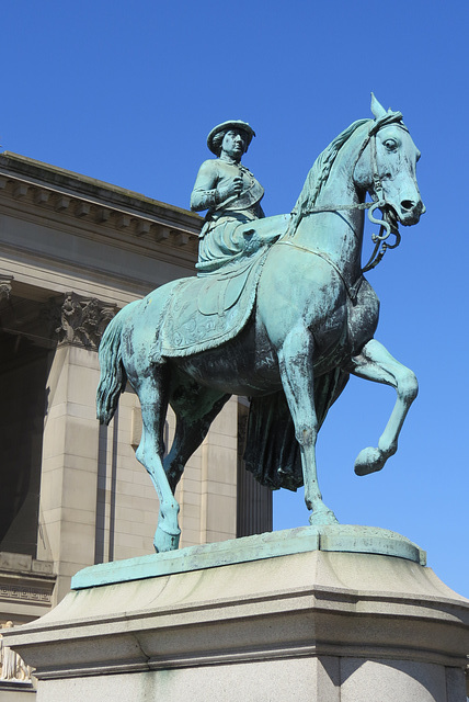 queen victoria statue, liverpool