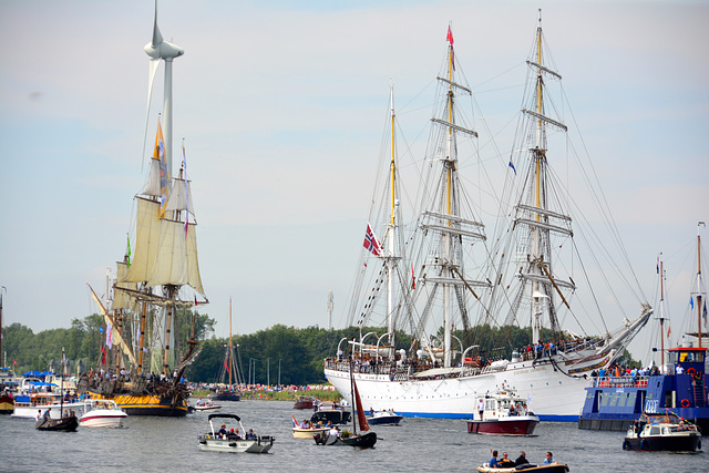 Sail 2015 – Shtandard and Statsraad Lehmkuhl