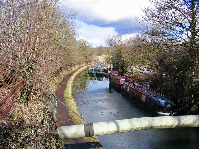 Looking North along the Stourbridge Canal from Newtown Bridge