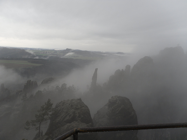 Schrammsteinaussicht im Nebel