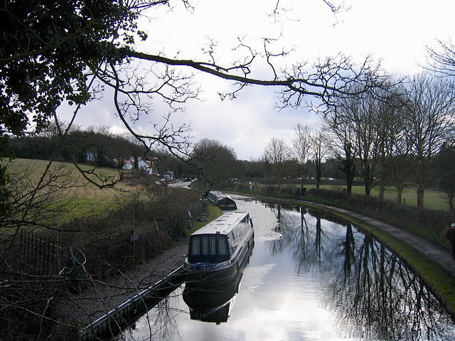 Staffs and Worcs Canal looking towards Kinver from Stourton Bridge