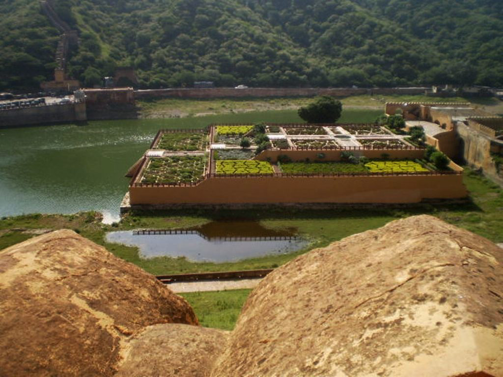 Lake Maotha and Kesar Kyari Garden.