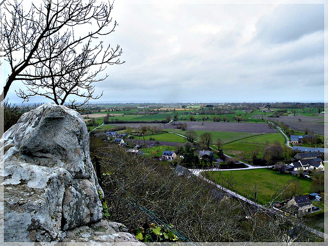 Vue depuis le Mont-Dol : le siège du diable et vue sur la baie