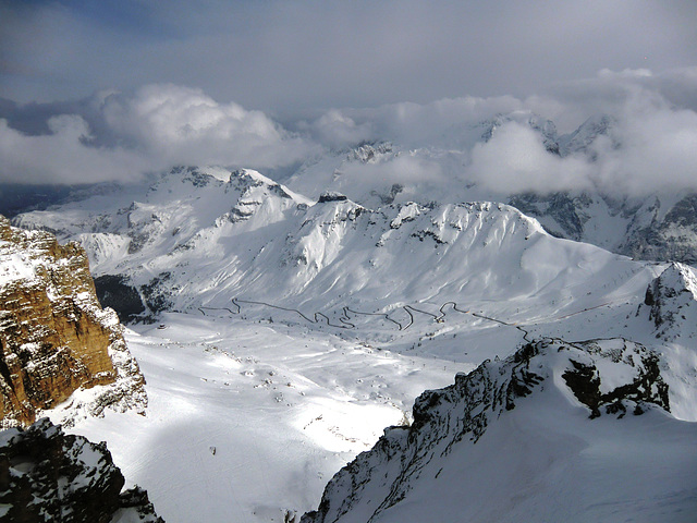 Blick vom Pordoi nach Arabba