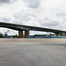 Berliner Brücke der A59 über dem Hafengebiet (Duisburg-Meiderich) / 22.07.2023