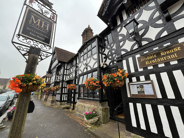 The Middle House, Mayfield (1575)