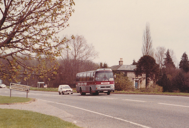 Percivals Motors 79 (LWL 743W) on the A11 at Barton Mills – 20 Apr 1985 (14-13) Percivals Motors 79 (LWL 743W) on the A11 at Barton Mills – 20 Apr 1985 (14-13)