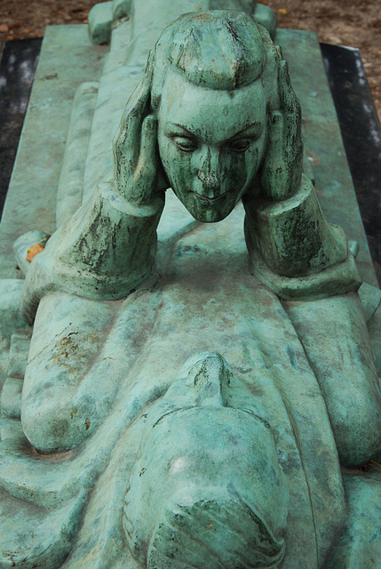 Au Père-Lachaise , la tombe de Fernand Arbelot