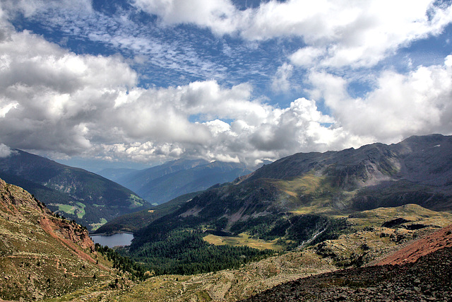 Blick vom Grünsee hinab zum Weißbrunnsee