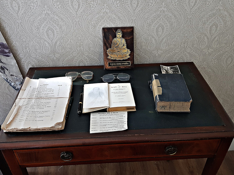 Bedside table