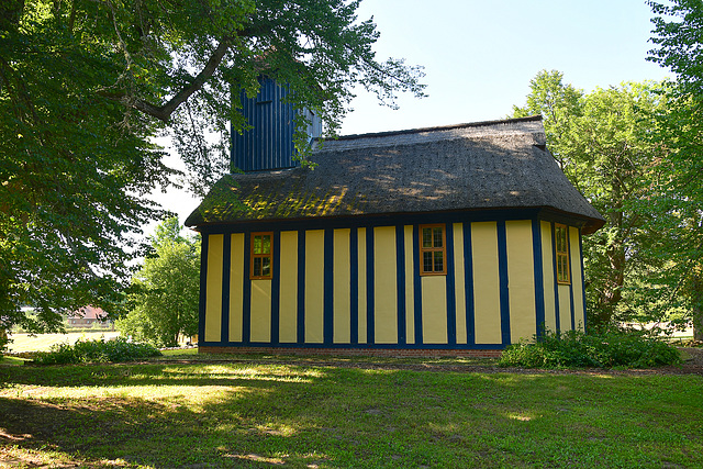 Kirchlein im Grünen (2)