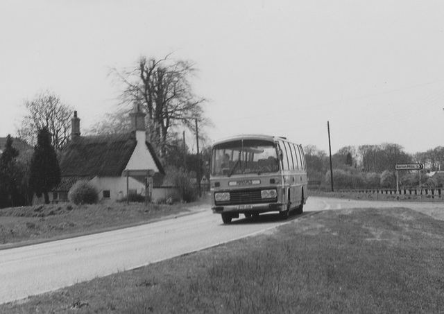 Percivals Motors 87 (279 JJO ex SUR 286R) on the A11 at Barton Mills – 28 Apr 1985 (16-20A) Percivals Motors 87 (279 JJO ex SUR 286R) on the A11 at Barton Mills – 28 Apr 1985 (16-20A)
