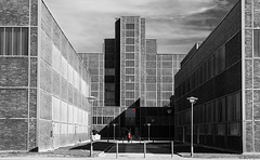 Zeche Zollverein - vor dem Red Dot Design Museum (© Buelipix)