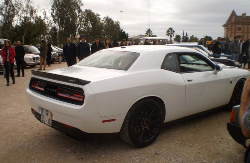 Dodge Challenger SRT (2016).