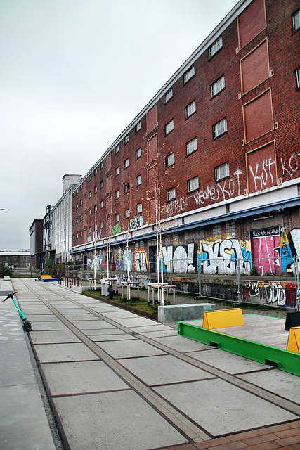 Hafenpromenade, alte Speicher (Hafen Dortmund) / 3.12.2022