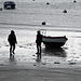 Après le passage de la tempête Pierrick qui nous a bien secoués les bateaux ont largué les amarres sur la plage ce matin