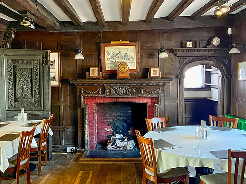 The Middle House, Mayfield (1575)