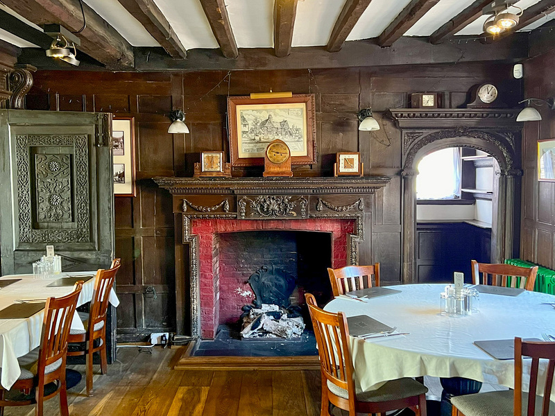 The Middle House, Mayfield (1575)