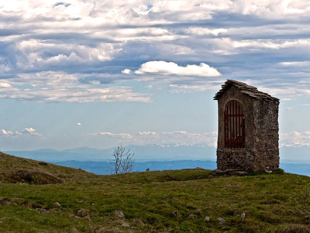 A season of strong contrasts - The little chapel to the sky A season of strong contrasts - The little chapel to the sky