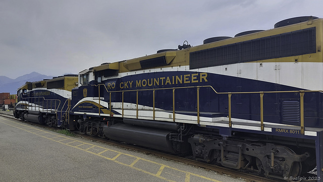 'Rocky Mountaineer' at Jasper Railway Station ... P.i.P. (© Buelipix)