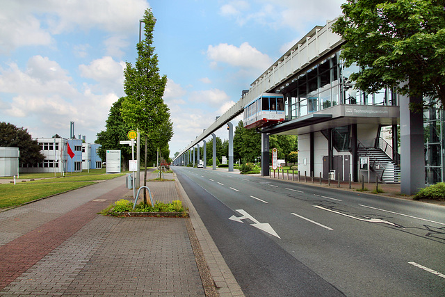 Emil-Figge-Straße mit H-Bahn-Station "Technologiezentrum" (Dortmund-Barop) / 2.06.2018