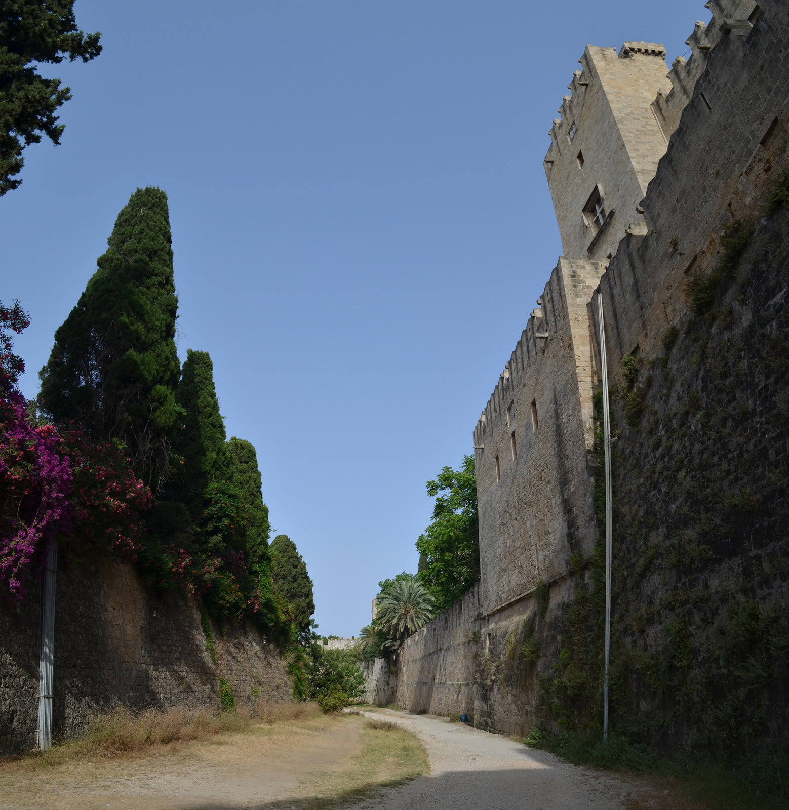 The Fortress of Rhodes, The Passage between the Walls