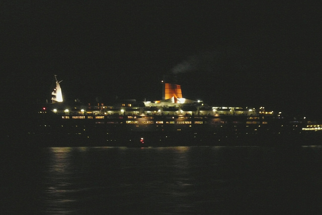 QE2 At Greenock