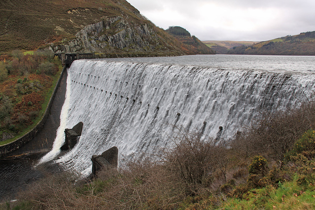 Caban-coch dam