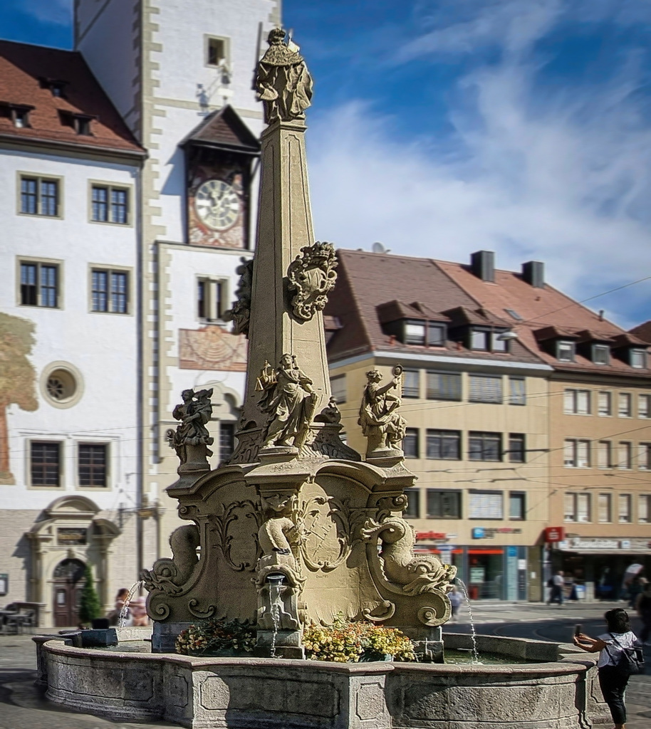 Grafeneckart - Würzburg -Vierröhrenbrunnen