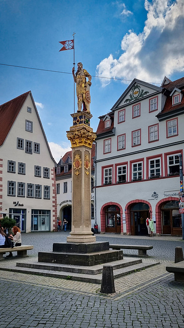 Säule vor dem Rathaus