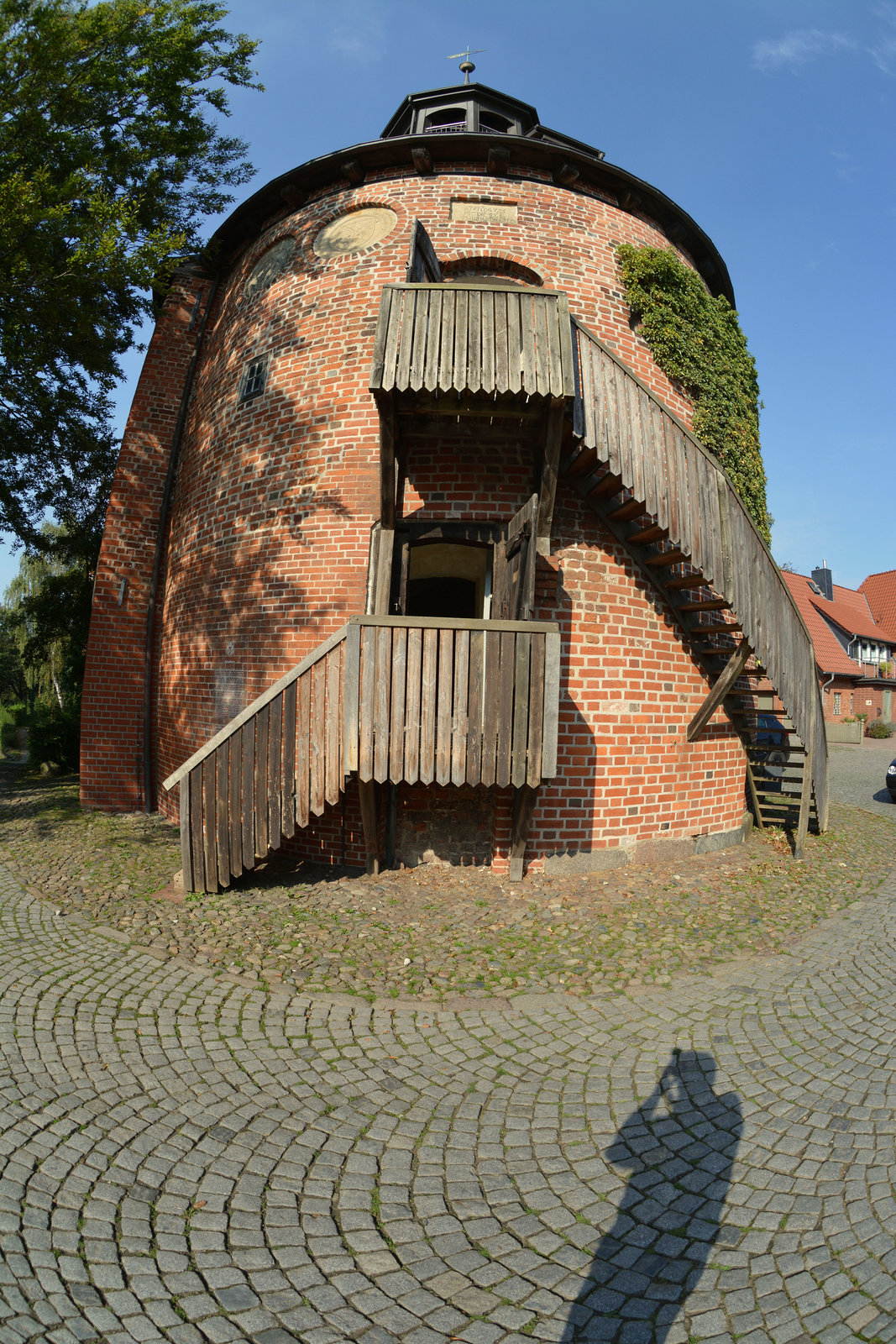 Der Schlossturm in Lauenburg - mit Schatten