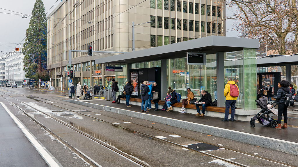 221214 Altstetten station tram