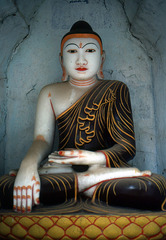 Budda mit der Bhumisparsha Mudra-Geste