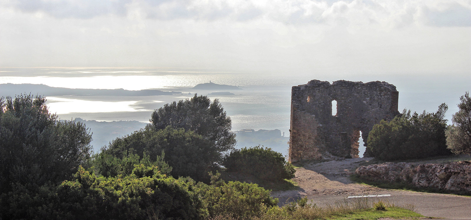 Six-Fours-les-Plages (83) 9 octobre 2014. Contrejour depuis le Fort de Six-Fours.