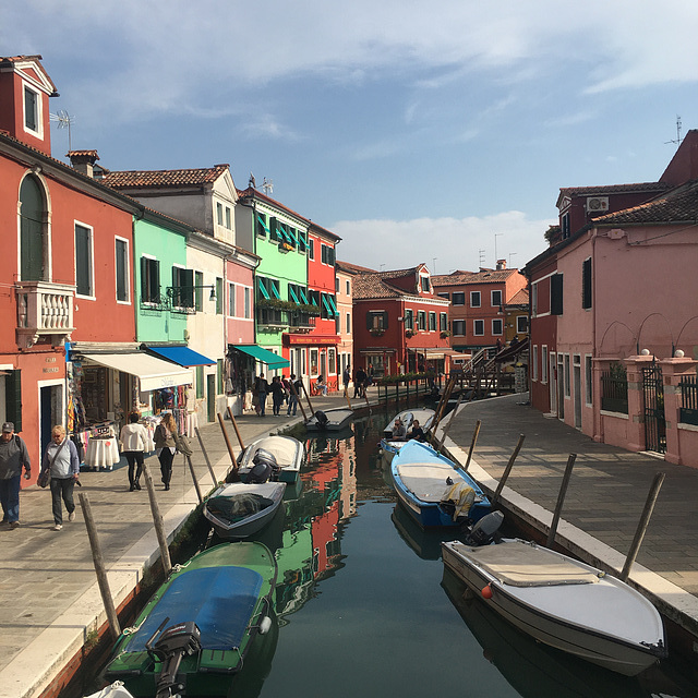 Un canale di Burano.