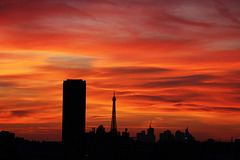 Paris au crépuscule . .