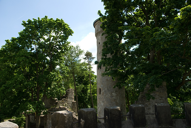 "Burgruine" am Labyrinth