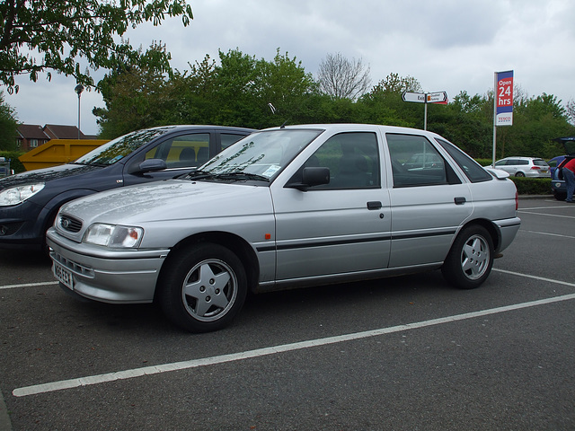 1995 Ford Escort 16v (1597cc) 2014-04-17