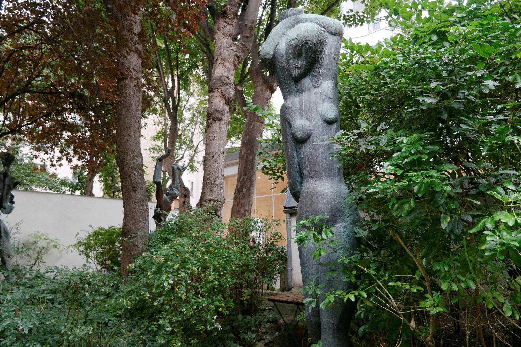 "Rebecca ou La grande porteuse d'eau" (Ossip Zadkine - 1927)