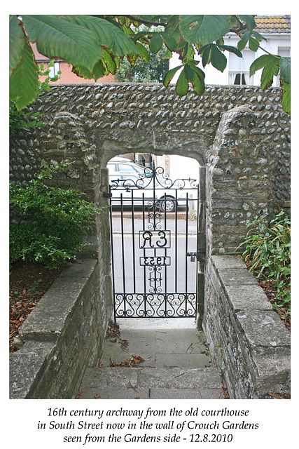 16th C archway Crouch Gardens Seaford 12 8 2010